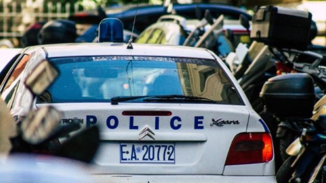 Δεν πίστευαν στα μάτια τους οι αστυνομικοί: Παιδί 12 ετών οδηγούσε αυτοκίνητο σε πολυσύχναστο δρόμο