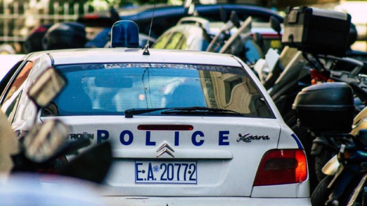 Δεν πίστευαν στα μάτια τους οι αστυνομικοί: Παιδί 12 ετών οδηγούσε αυτοκίνητο σε πολυσύχναστο δρόμο