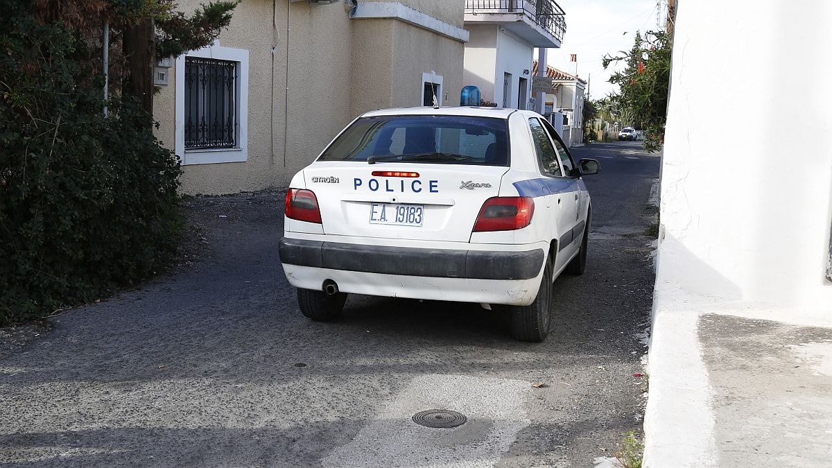 Άγριο σκηνικό στην Ίο: Προκάλεσαν χαμό στο Κέντρο Υγείας και μετά… δάγκωσε τον Αστυνομικό Διοικητή στο πόδι για να δραπετεύσει!