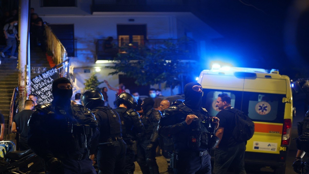 Μαφιόζικη εκτέλεση 35χρονου με πέντε σφαίρες στο κεφάλι συγκλονίζει τα Εξάρχεια, με την αστυνομία να ερευνά ξεκαθάρισμα λογαριασμών για κυκλώματα διακίνησης ναρκωτικών