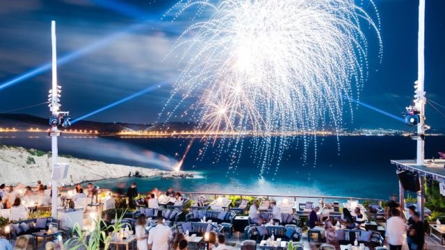 4 βραδινά μαγαζιά για να βγεις τώρα που καλοκαιριάζει στην Αθήνα