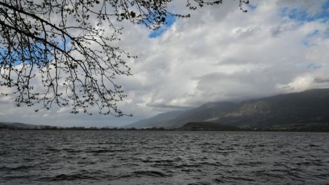 Καιρός σήμερα 24/9: Υποχωρούν οι βροχές και ανεβαίνει η θερμοκρασία – Η πρόγνωση Καλλιάνου και Τυράσκη
