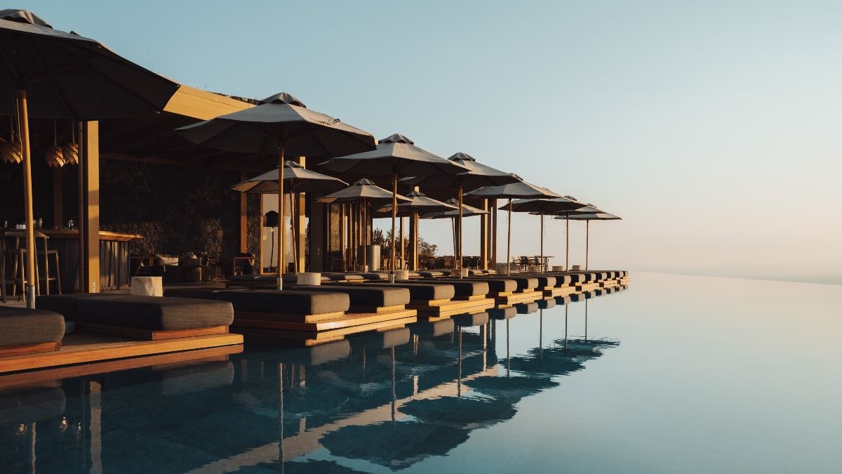 Magma Resort Santorini: Η νέα ήσυχη εκδοχή πολυτέλειας στη Σαντορίνη