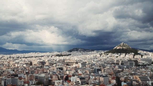 Καιρός 11/10: Καταιγίδες, βροχές στην Αττική και πτώση θερμοκρασίας – Η πρόγνωση των Μάλεση, Ζάβαλη