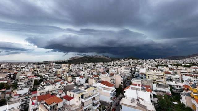 Καιρός 13/6: Άστατος με σποραδικές καταιγίδες – Τι λένε οι Σούζη, Αρνιακός