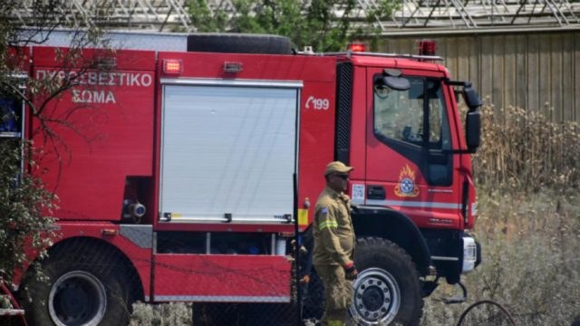 Συναγερμός στη Φωκίδα: Φωτιά σε αγροτοδασική έκταση – Ελικόπτερο και ισχυρές δυνάμεις στη μάχη
