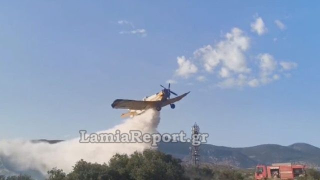 Επιχείρηση μεγάλης κλίμακας στη Φωκίδα: Αεροσκάφη, ελικόπτερο και δεκάδες πυροσβέστες στη μάχη με τις φλόγες