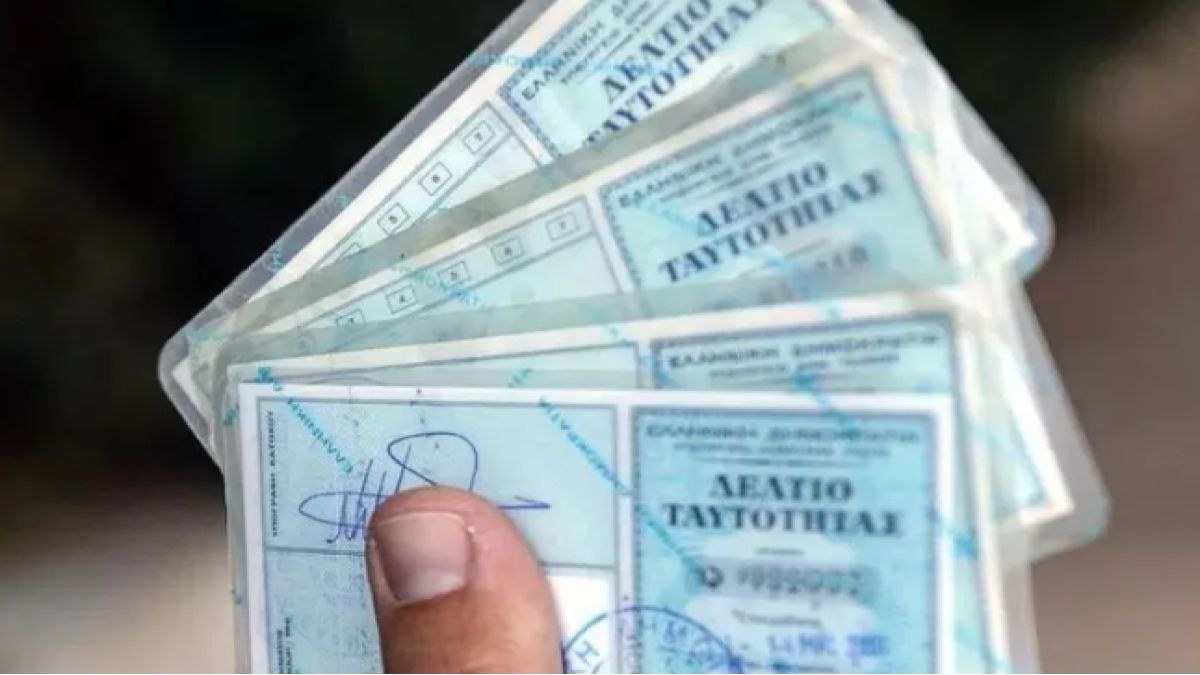 Κοζάνη: Ουρές από τα ξημερώματα για την έκδοση διαβατηρίων πριν από τις αλλαγές στις ταυτότητες