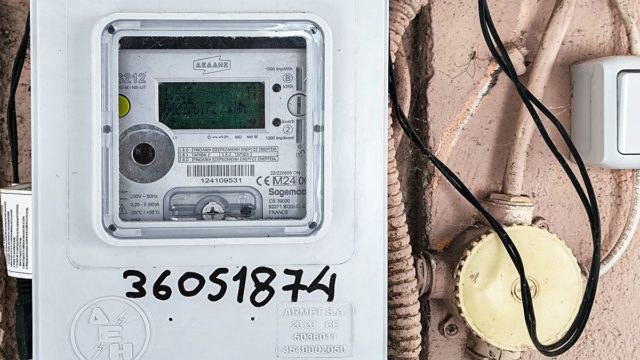 Φθηνότερο ρεύμα: Οι παρεμβάσεις της κυβέρνησης για μείωση των τιμών κατά 30%