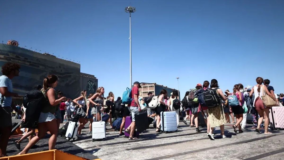 Πόσο κοστίζουν οι φετινές διακοπές; Οι τιμές για οικογένειες και ζευγάρια ανά προορισμό