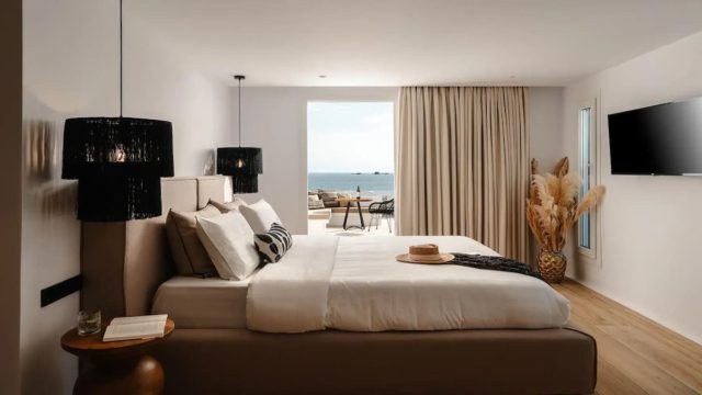 Almiriki Beachside Living: Εκεί που η αυθεντική κυκλαδίτικη φιλοξενία «αγγίζει» τη χρυσή άμμο της Νάξου