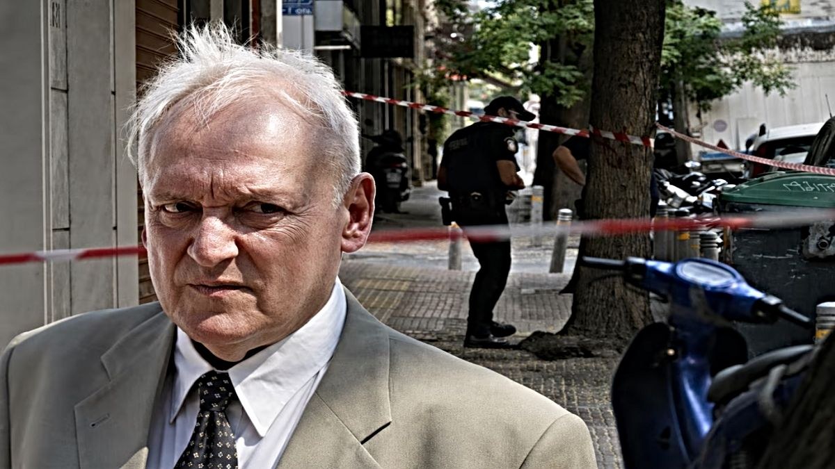 Σταύρος Γεωργίου: Στον ανακριτή ο 28χρονος καθ' ομολογίαν δράστης για τη θανάσιμη επίθεση σε βάρος του νομικού.