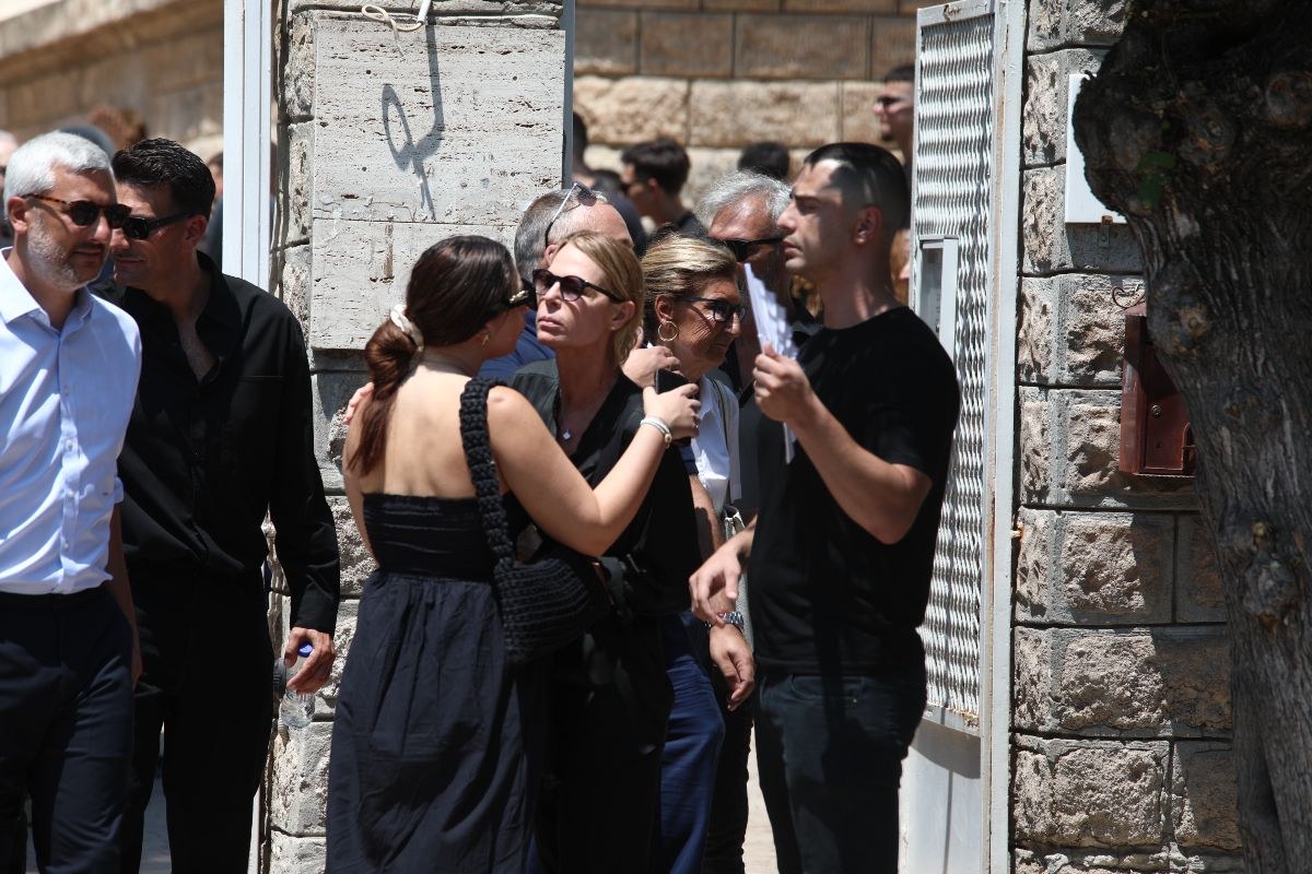 Συγκίνηση στην κηδεία του Λορέντζο Καριέρε