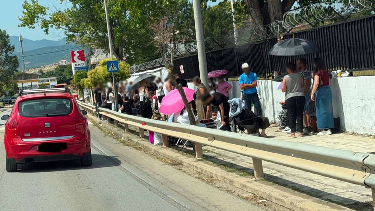 Τελευταία ευκαιρία με τις παλιές ταυτότητες: Συνωστισμός για έκδοση διαβατηρίων στην Κοζάνη