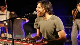 Θρήνος στη μουσική σκηνή: Πέθανε ο Γιώργος Λαγογιάννης στα 47 του – Η ασθένεια που τον «λύγισε»