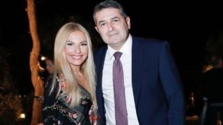 Γιώργος Μυλωνάκης: Η πρώτη βραδινή έξοδος μετά τη σοβαρή περιπέτεια υγείας – Στο πλευρό του η Τίνα Μεσσαροπούλου