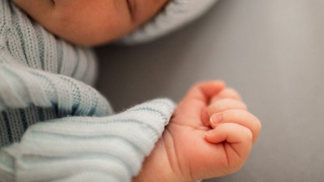 Φρίκη στη Γαλλία: Εντοπίστηκαν 5 νεκρά βρέφη σε σπίτι στην πόλη Οράνζ — Τα έκρυβαν σε κουτιά και πλαστικές σακούλες