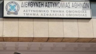 Ένοχοι δύο αστυνομικοί για τον βιασμό της 19χρονης στο ΑΤ Ομονοίας