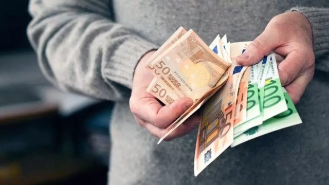 Γιατί το να κάνεις δύο δουλειές ταυτόχρονα είναι το μεγαλύτερο λάθος (και) για την τσέπη σου