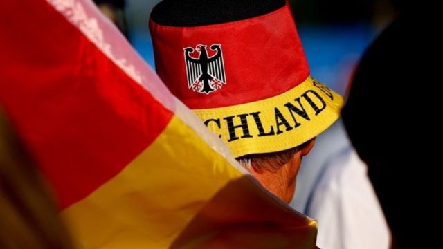 Έβαλαν λουκέτο στα μαγαζιά τους και βγήκαν στους δρόμους: «Κλείνουμε σήμερα για να μη μας κλείσουν αύριο τις πόρτες»