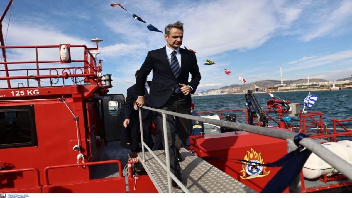 Ο πρωθυπουργός στο Κέντρο Επιχειρήσεων – Ενημέρωση για τα πύρινα μέτωπα