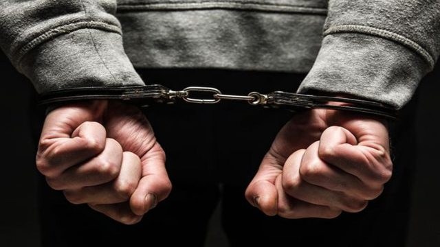 Το χρονικό της κρίσης: Πώς μια έντονη λογομαχία στην Αγία Παρασκευή οδήγησε στη σύλληψη του συζύγου της γνωστής παρουσιάστριας