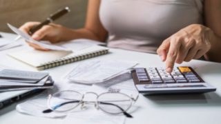 Χρέη σε Εφορία και Ταμεία: Ανοίγουν οι 120 δόσεις – Ποιοι μπαίνουν στη νέα ρύθμιση