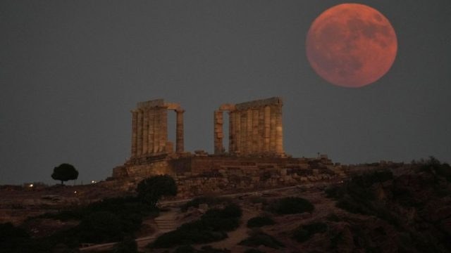 Σπάνιο θέαμα στον ουρανό: Η Σελήνη «βάφεται» κόκκινη απόψε (28/8) – Γιατί συμβαίνει αυτό και πού θα φαίνεται καλύτερα