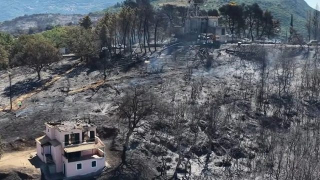 Φωτιά στη Φωκίδα: Σοκάρουν οι εικόνες από ψηλά – Το drone αποκαλύπτει το μέγεθος της καταστροφής στη Δωρίδα