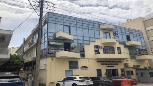 Πλειστηριασμοί: Το Αστυνομικό Τμήμα Άνω Γλυφάδας στο ηλεκτρονικό σφυρί και το οικονομικό παράδοξο