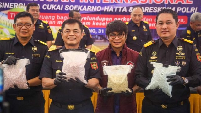 Ινδονησία: Πιλότος συνελήφθη με 70.000 χάπια ecstasy στη βαλίτσα του