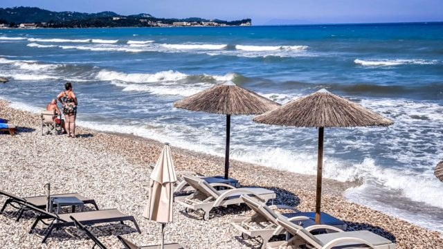 Καιρός 19/8: Αίθριος με λίγες νεφώσεις και υψηλή θερμοκρασία – Δείτε την πρόγνωση από τον Ανδρέα Ζάβαλη