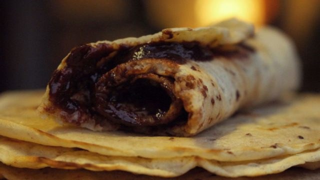 Πανεύκολες κρέπες με πραλίνα φουντουκιού – Το τέλειο σνακ για όλες τις ώρες της ημέρας!
