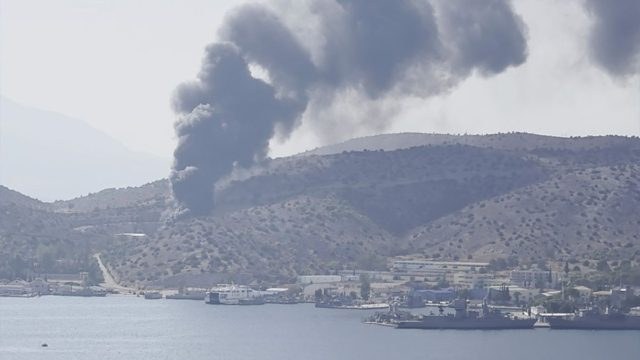 Μάχη με τις φλόγες σε έξι μέτωπα: Συναγερμός σε Σαλαμίνα, Βοιωτία και Κερατέα – Μπαράζ μηνυμάτων 112