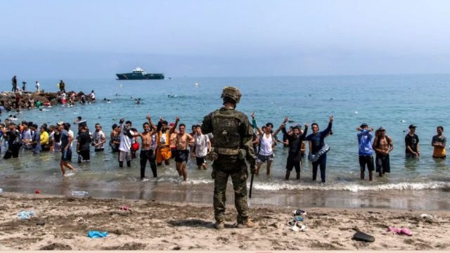 Συναγερμός στην Ευρώπη: Νέα μεταναστευτική πίεση στη Θέουτα – Σε επιφυλακή η ΕΕ