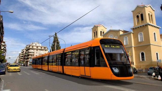 Συναγερμός στον Πειραιά: Τραμ παρέσυρε γυναίκα – Σοβαρά τραυματισμένη στο νοσοκομείο