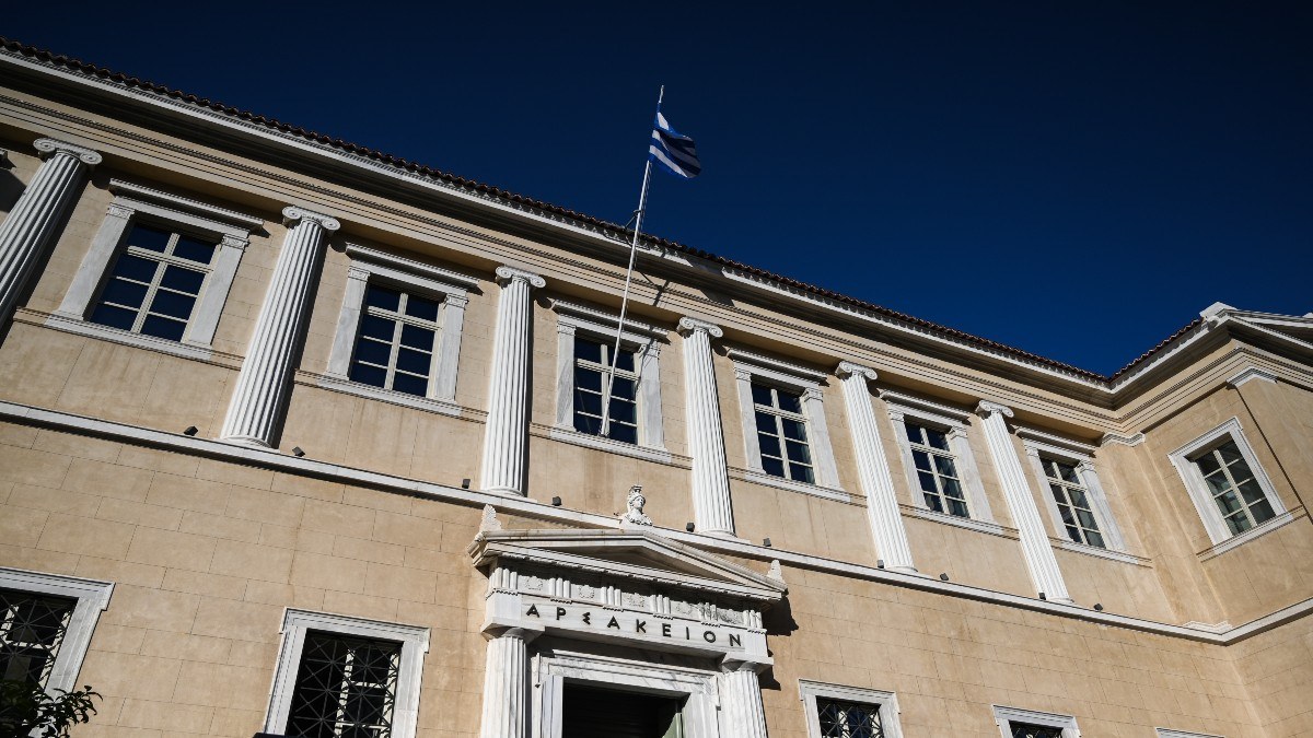 Δημόσιοι υπάλληλοι: Ποια είναι τα σενάρια για τον 13ο μισθό