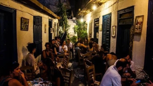 Αυλή: Μια ταβέρνα στο κέντρο που σε κάνει να ξεχνάς ότι βρίσκεσαι στην Αθήνα