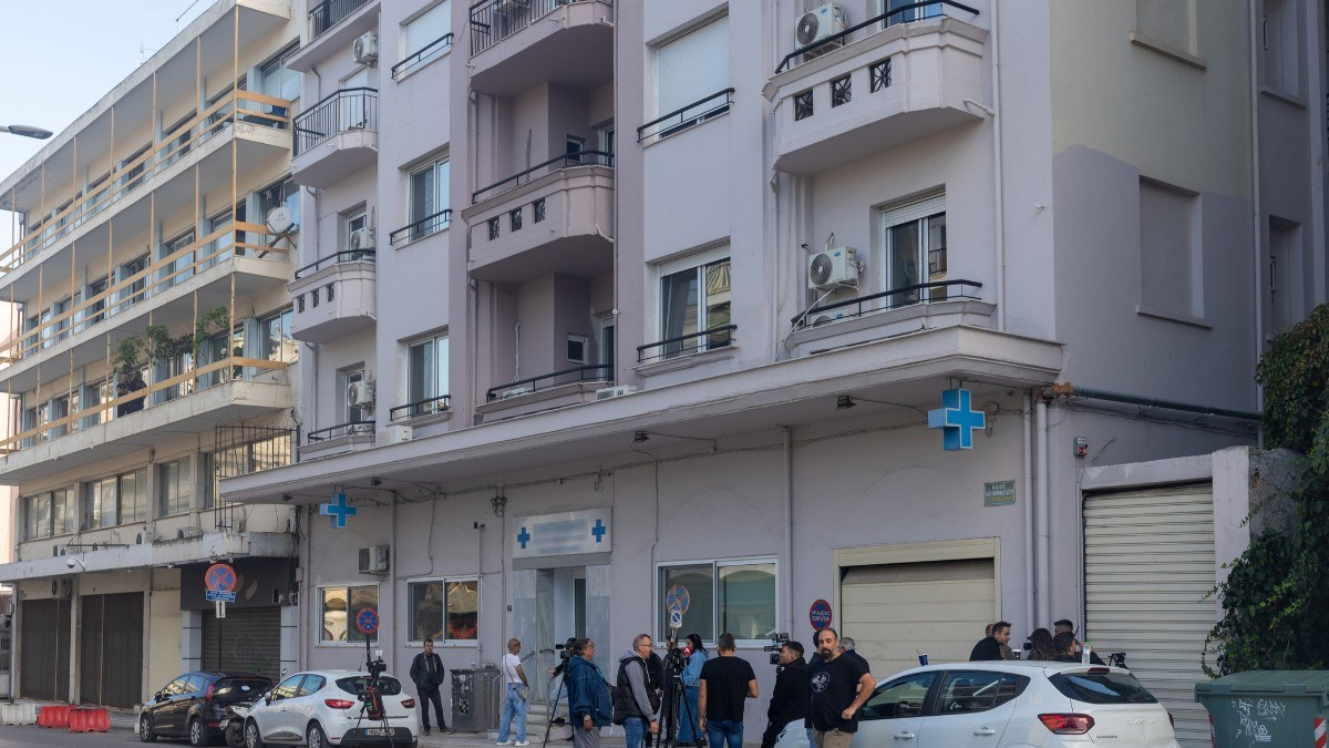 Φρίκη στη Θεσσαλονίκη: «Παρέλαβα τη μητέρα μου σε κώμα» – Σοκάρουν οι νέες καταγγελίες για την παράνομη κλινική