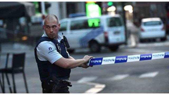 Βρυξέλλες: Άνδρας έφτασε από τη Γαλλία με Καλάσνικοφ στη βαλίτσα – Συνελήφθη στον σταθμό