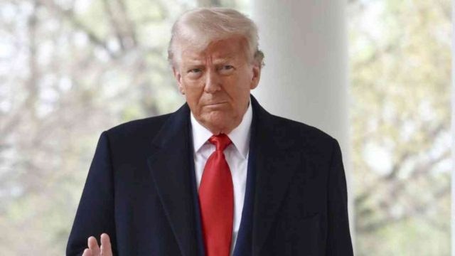 Τραμπ σε Ιράν: «Αν ανταποδώσετε τα χτυπήματα, θα σας αφανίσουμε – Είναι τρελοί και ηλίθιοι»