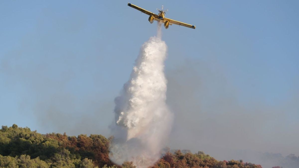 Φωτιά στο Μαρκόπουλο – Επιχειρούν δύο ελικόπτερα