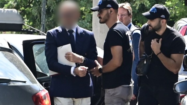 Καταγγελία σοκ: Ο γιατρός που κατηγορείται για τον θάνατο του Μαζωνάκη ήταν σαδομαζοχιστής με τις πελάτισσες βάσει καταγγελίας για τη «μαύρη βαλίτσα»!