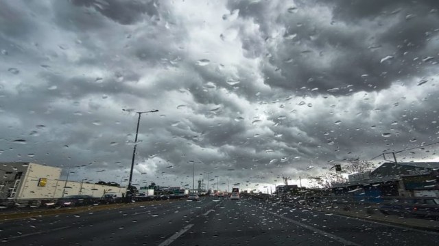 Καιρός 30/9: Τοπικές βροχές, άνεμοι και πτώση της θερμοκρασίας – Η πρόγνωση των Σούζη, Μάλεση