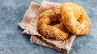 Σπιτικό κουλούρι Θεσσαλονίκης σε 5 λεπτά: Χωρίς μαγιά, χωρίς αναμονή, καλύτερο από του φούρνου!