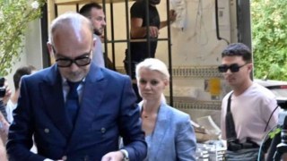 «Αδειάζαμε το πλάσμα στην τουαλέτα και τη ντουζιέρα»: Η αποκαλυπτική μαρτυρία πρώην εργαζόμενης για τον Μαζωνάκη