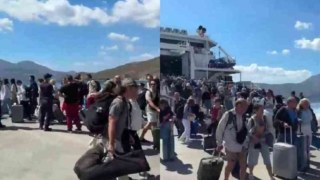 Μήλος σαν… Δεκαπενταύγουστος: Γεμάτο κόσμο το πλοίο από τον Πειραιά – Παρατείνεται η τουριστική σεζόν