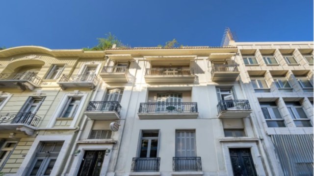 Ζούμε μέσα σε αυτά και δεν τα κοιτάμε ποτέ: 7 σημάδια ότι ένα παλιό σπίτι στην Αθήνα χρειάζεται έλεγχο