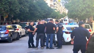 «Έχουν βάλει βόμβες»: Πανικός στην Καλλιθέα για το τί είναι το πικρικό οξύ που βρέθηκε (Βίντεο)