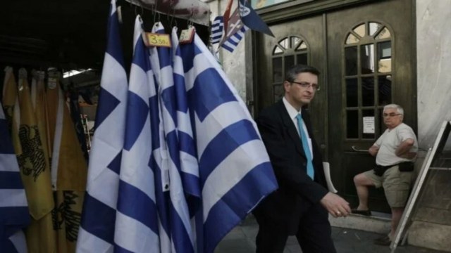 Σαν σήμερα 2 Οκτωβρίου 2016: Το 90% δυσαρεστημένο από την κυβέρνηση με επιβάρυνση στο Πολιτικό Βαρόμετρο